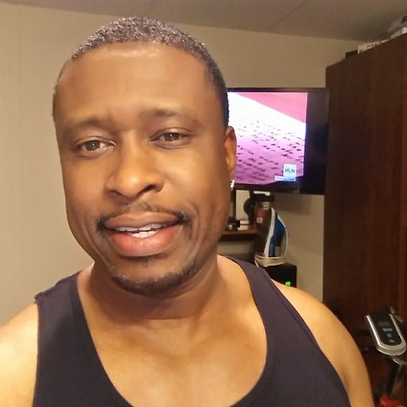 Meet the posher, Isaac - Picture 3 of 16